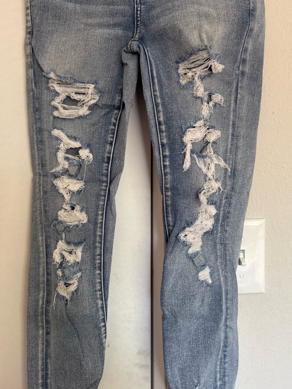 American Eagle Outfitters Light Blue Distressed Skinny Jeans